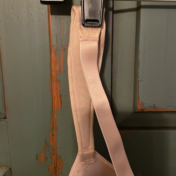 👄Natori Underwire Bra👄 - Picture 4 of 8